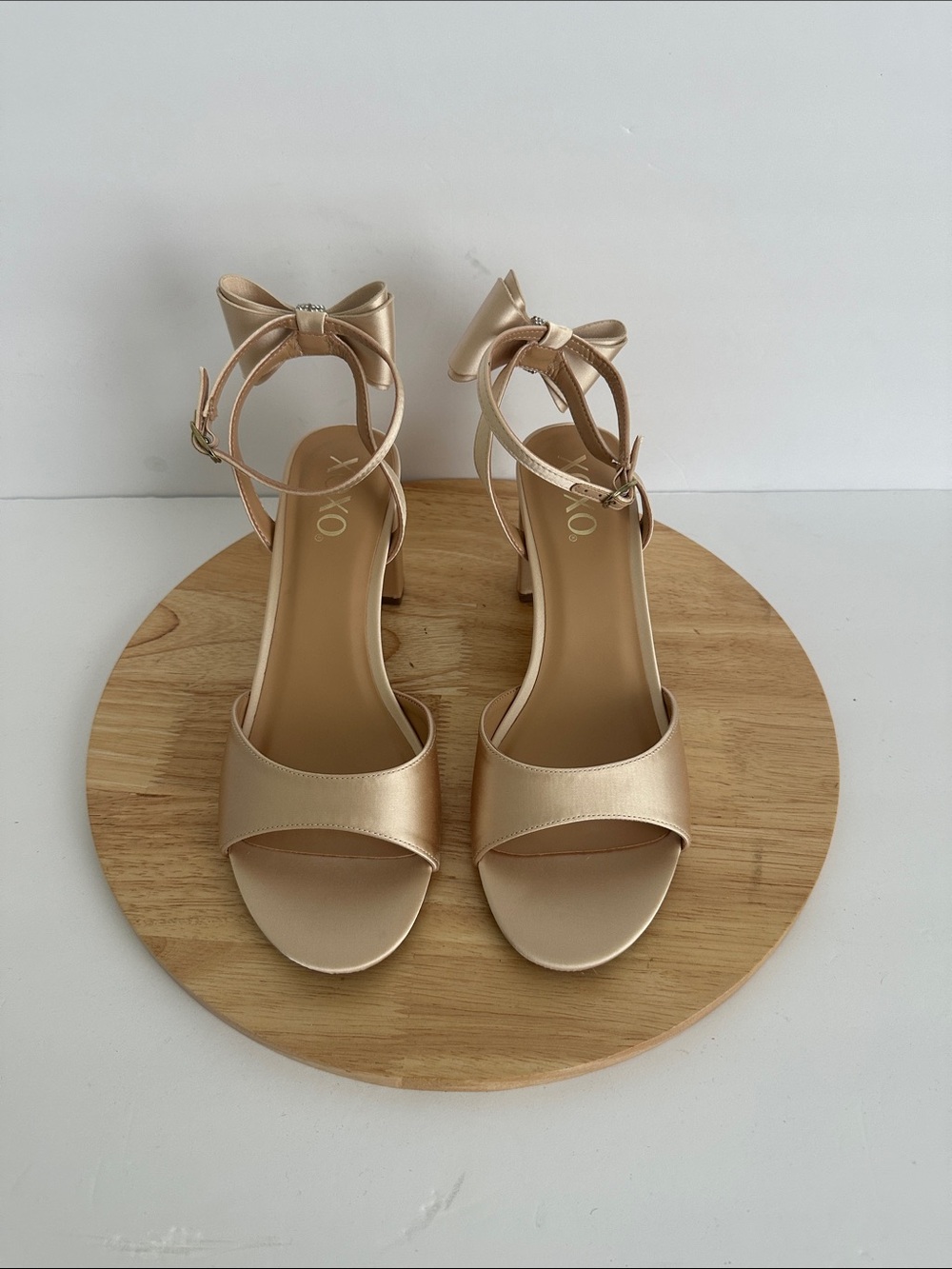 Xoxo Peyton Womens Round Open Toe Block Heel Pumps